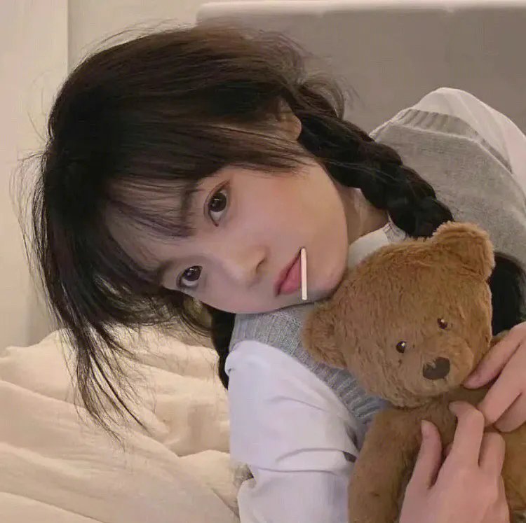 以电影内容为主轴,同时融入电视剧与综艺元素,适合偏好高完成度片单浏览的用户。